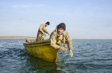 Portrait of a fisherman working.Portrait d'un pêcheur travaillant.